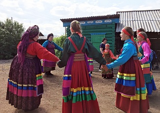 Участники международного проекта "SARUD" приняли участие в открытии памятного знака "Самая красивая деревня в России" 