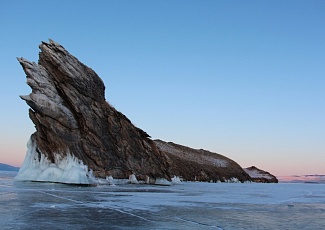 Два берега ледяного Байкала 