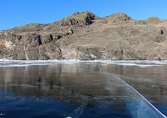 Два берега ледяного Байкала